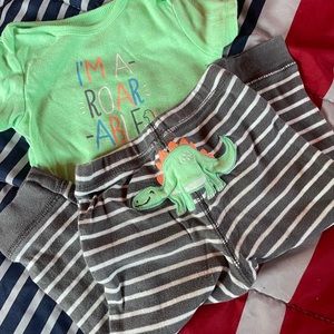 2 piece dinosaur set